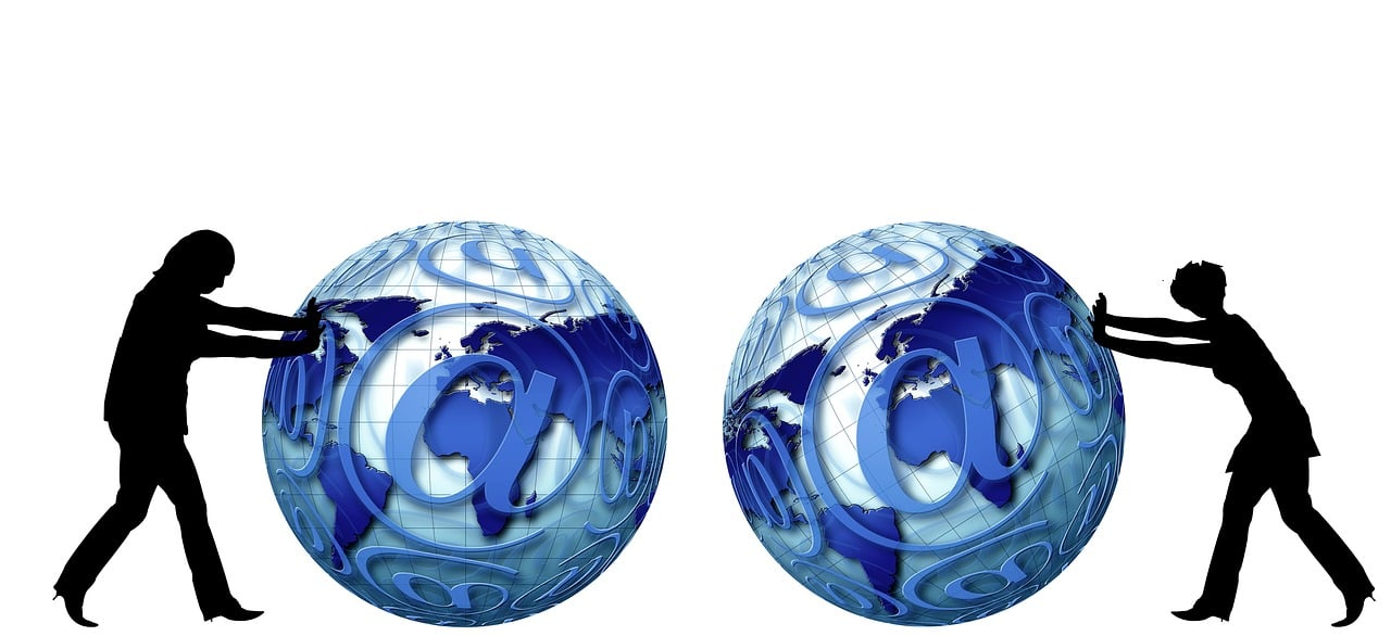 découvrez notre approche communautaire qui favorise la collaboration, l'entraide et le développement durable au sein de groupes locaux et en ligne.